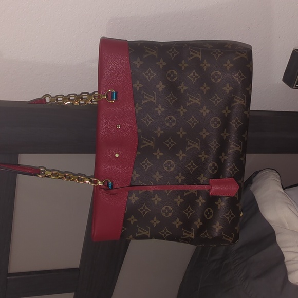 Pallas - Picture 1 of 8